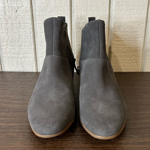 Timberland Carleton Suede Side Zip Ankle Boot, size 8.5. - Picture 7 of 7